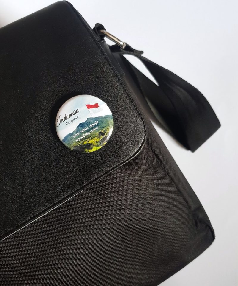 Pin #13 Bendera di Puncak Gunung – Bild 2