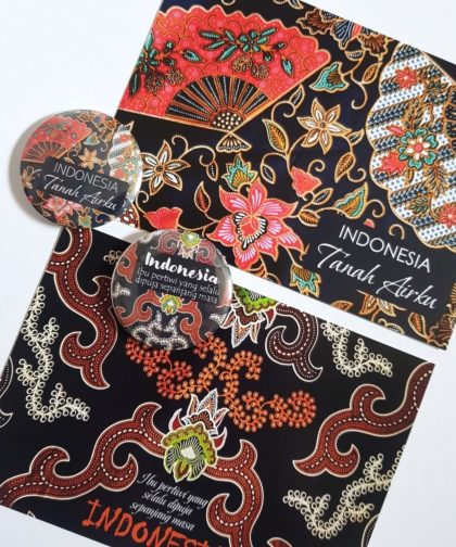 Postkarten und Pins mit indonesischen Batik Motiven